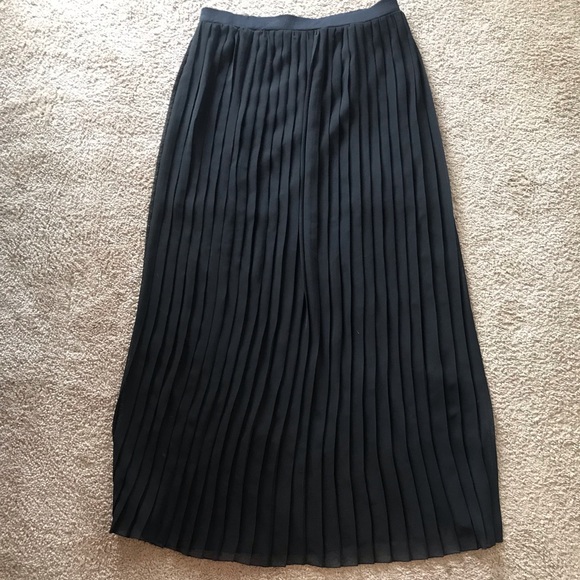 Decree Dresses & Skirts - Pleated black maxi skirt Decree Dresses & Skirts - Pleated black maxi skirt